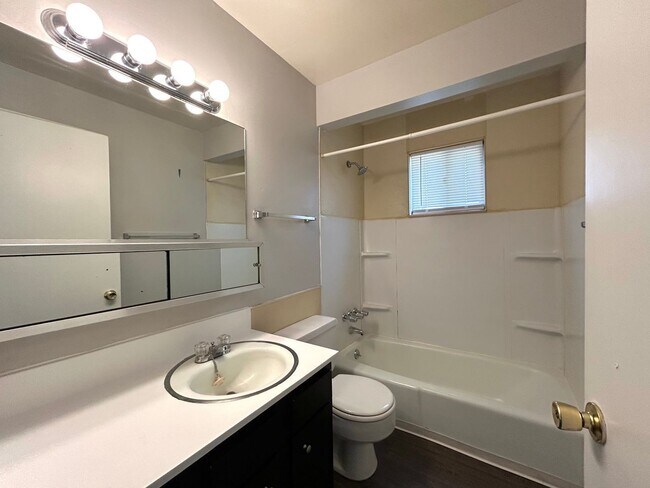 Building Photo - 4245 Oak Park Dr SE