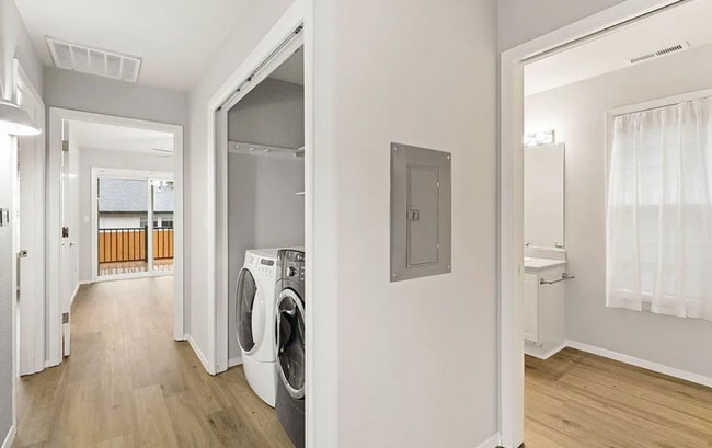 Building Photo - Spacious 2 Bedroom 2 Bath Condo with Detac...