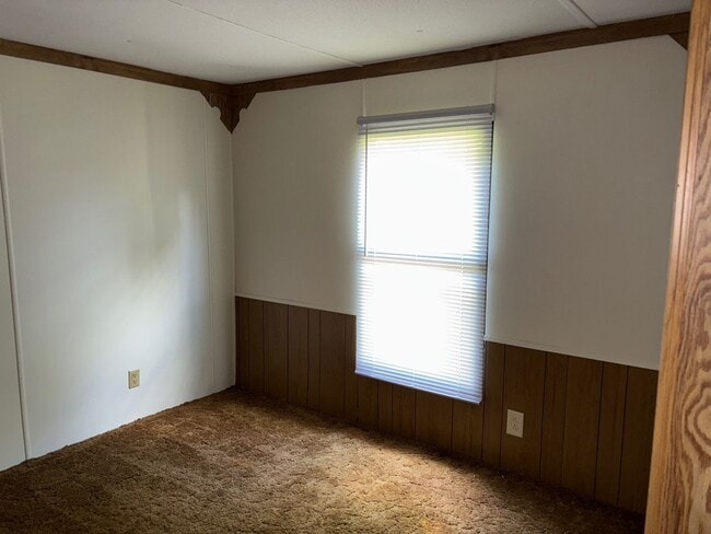 Building Photo - 3 BED, 2 BATH HOME ON PISGAH COVERED BRIDG...