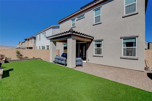 Building Photo - 871 Benning St