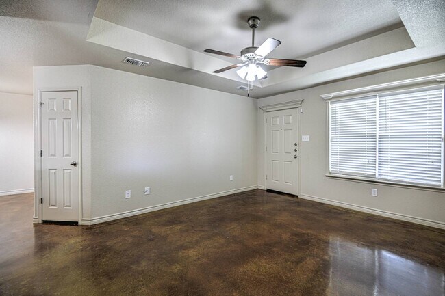 Building Photo - 1607 Powder River Dr APT A