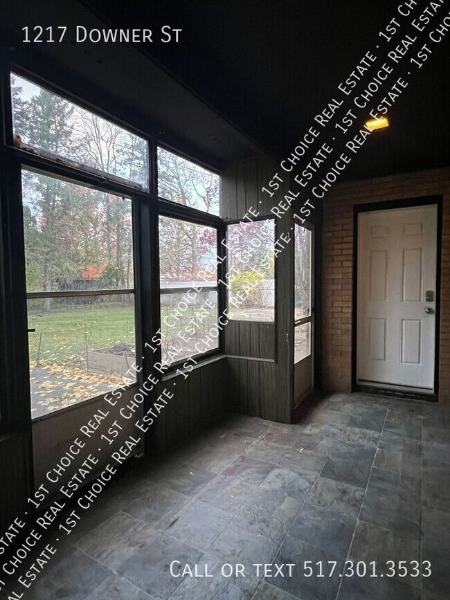 Building Photo - 1217 Downer Ave