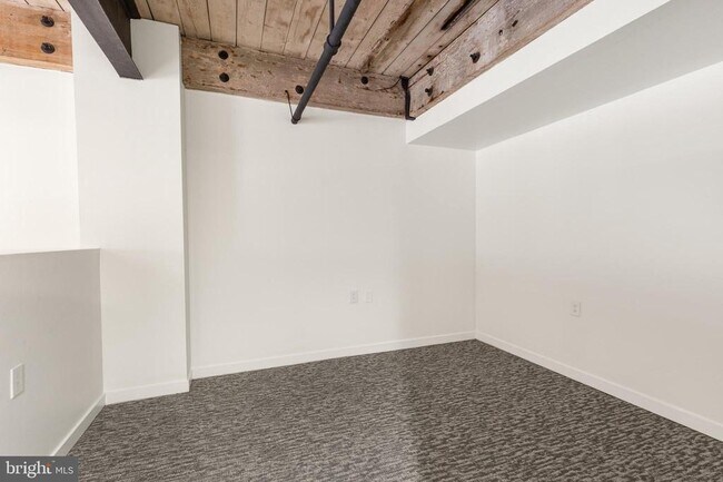 Building Photo - 303 Vine St