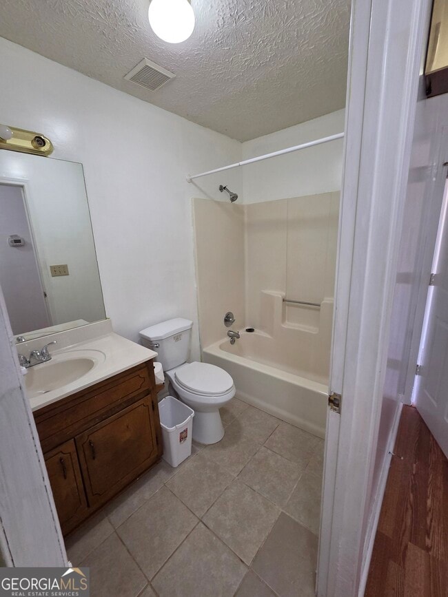 Building Photo - 160 Fox Meadow Dr