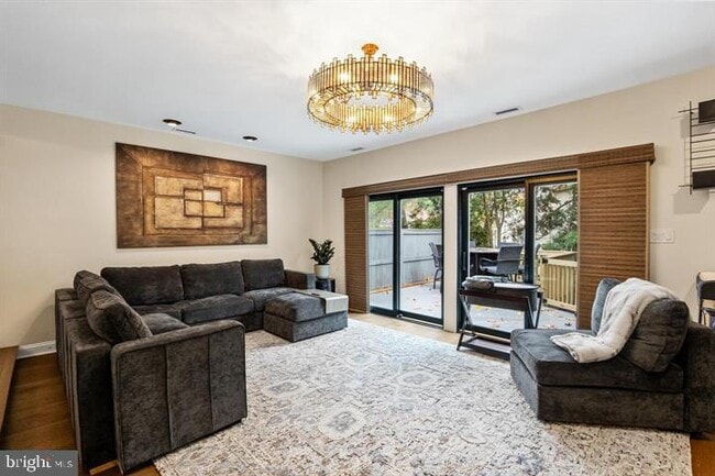 Building Photo - 962 Chanticleer
