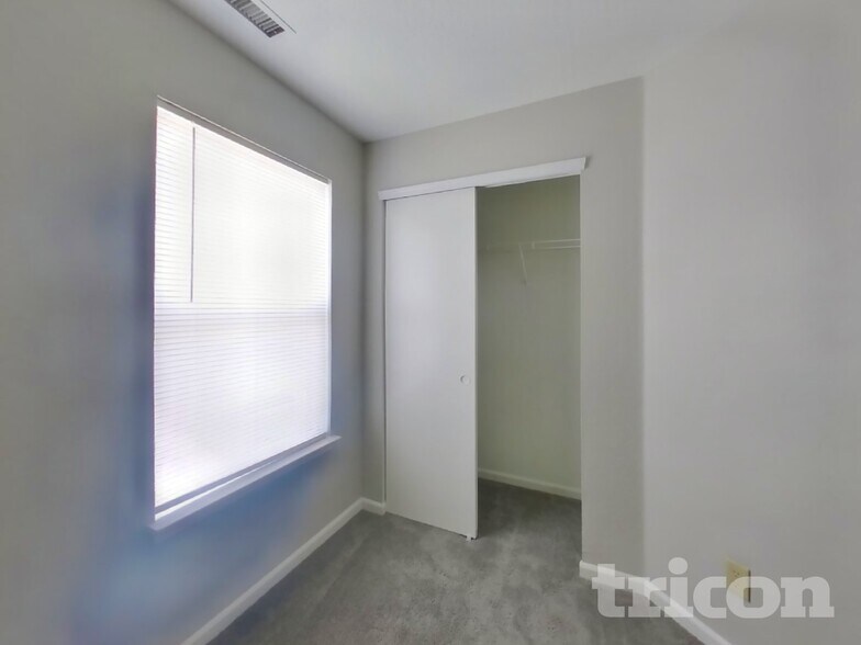 Building Photo - 1310 Kenwood Dr