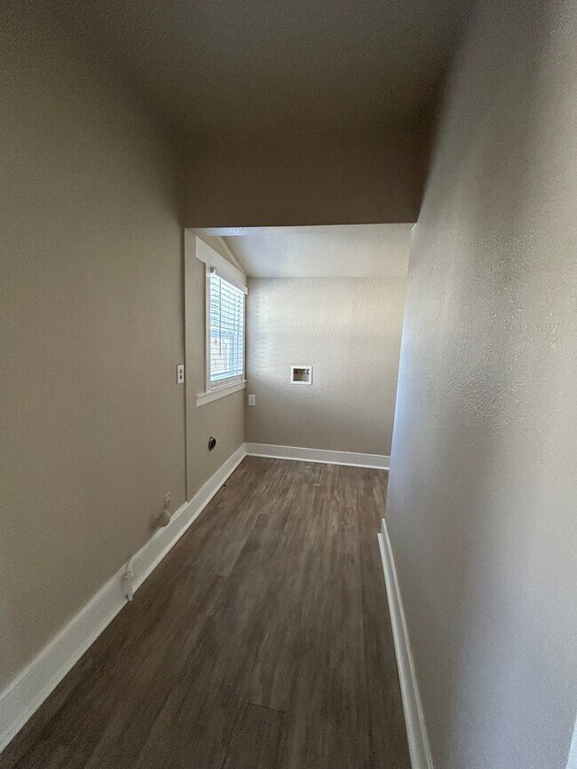 Building Photo - 2 Bed/1 Bath Home Near Downtown Lodi