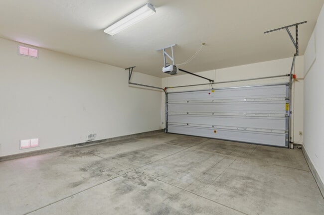 Building Photo - 677 W Pizzicato Ln