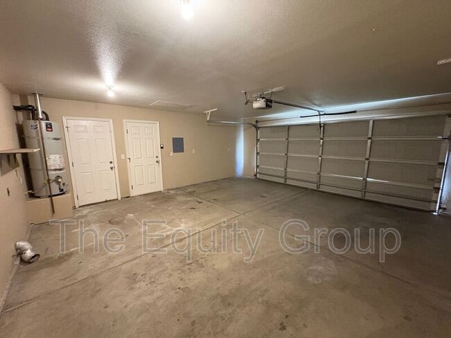 Building Photo - 3648 E Mineral King Ave