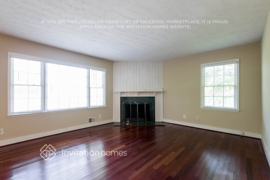 Building Photo - 215 Simpson Dr NE