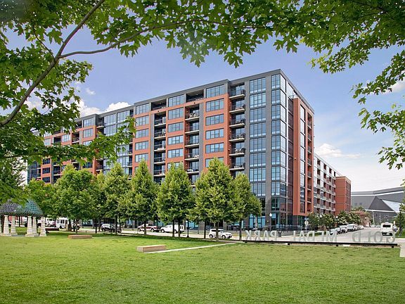 Building Photo - 215 10th Ave S