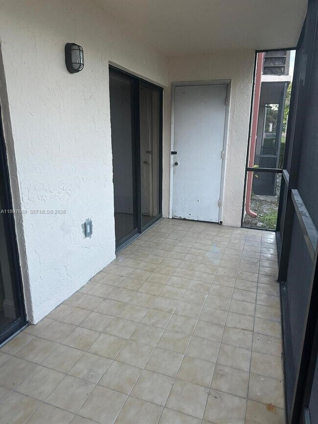 Building Photo - 855 NE 209th St