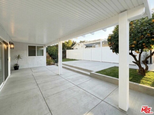 Building Photo - 914 Evergreen St