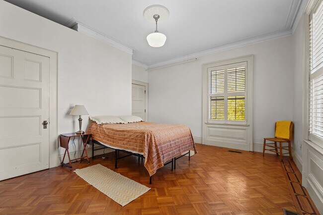 Bedroom - 1447 Westminster St