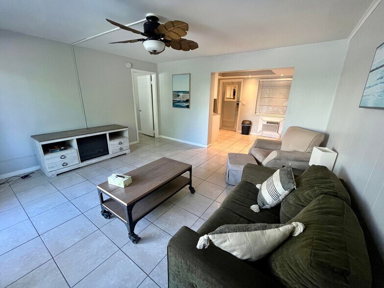 Building Photo - 209 SE 6th St