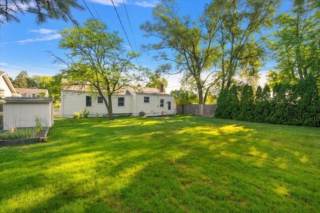 Building Photo - 2898 Yorkshire Rd