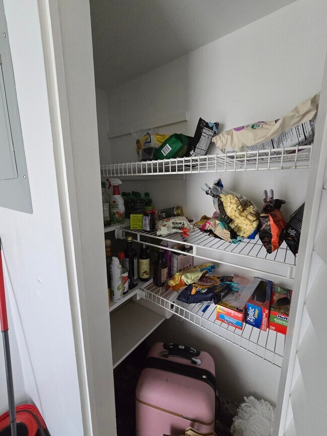 Building Photo - 60 Venetian Dr