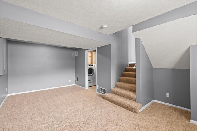 Building Photo - WELCOME HOME!