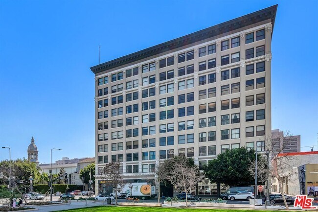 Building Photo - 108 W 2nd St