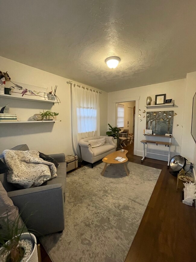 Building Photo - 198 W Center St