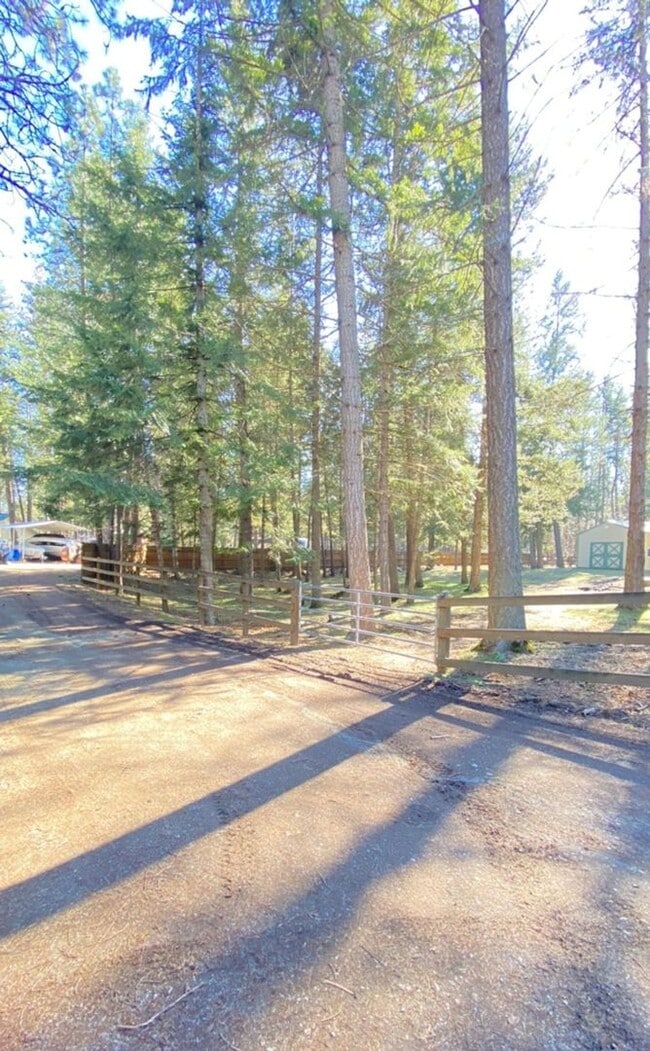 Building Photo - Spacious Four bedroom home in Post Falls