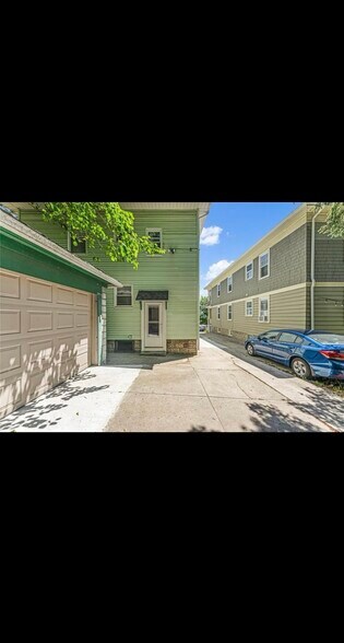 Building Photo - 207 Jewett St