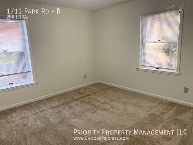 Building Photo - 1711 Park Rd