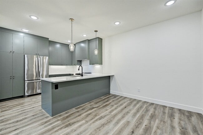 Building Photo - 2100 Tanglewilde St