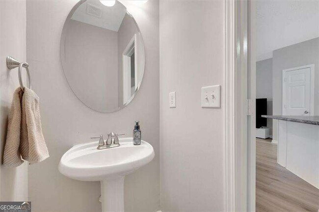 Building Photo - 940 Tree Creek Blvd