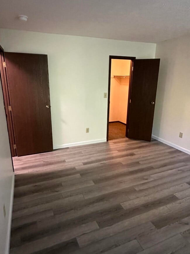 Building Photo - 451 Westwood Dr