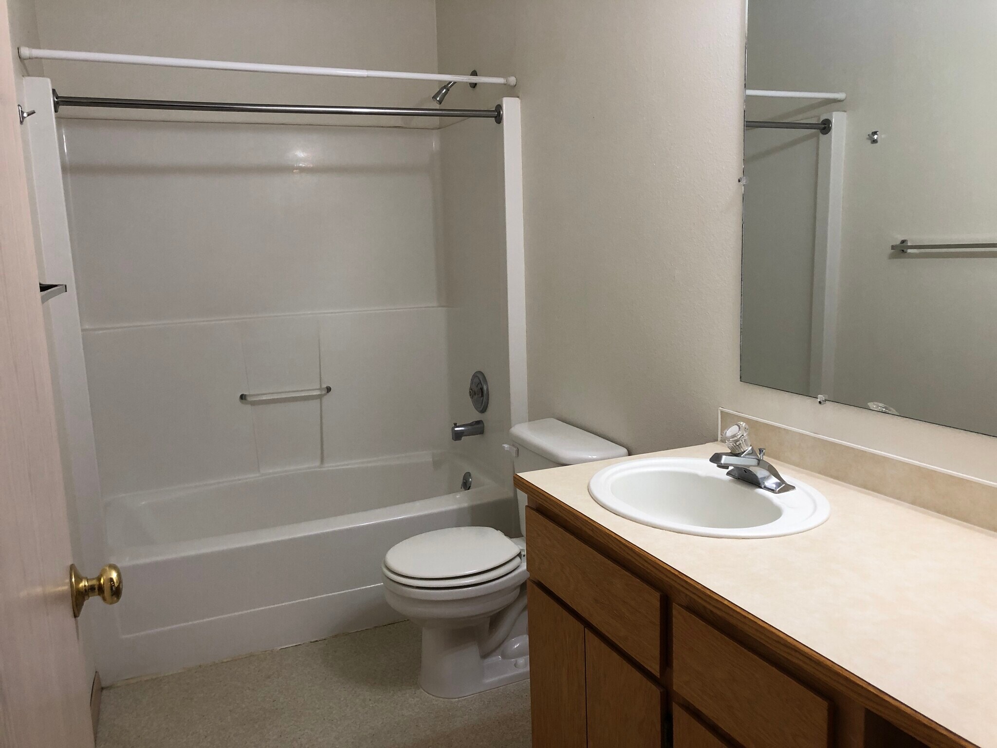 Building Photo - 504 SW City View St