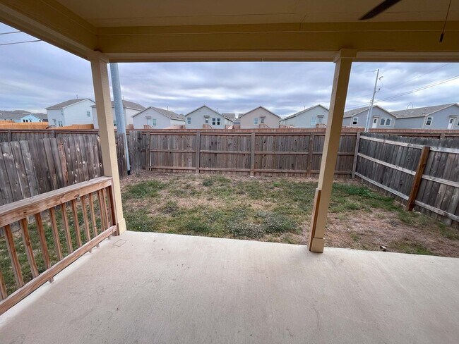 Building Photo - Available NOW, No Carpet, Ceiling Fans, La...