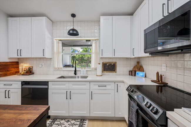 Building Photo - 10561 Paso Fino Dr