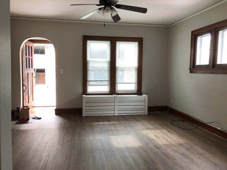 Family Room - 118 E Franklin St