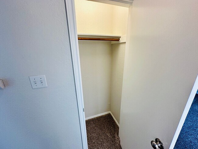 Building Photo - Charming 2 Bed 2 Bath Condo with Nature Vi...