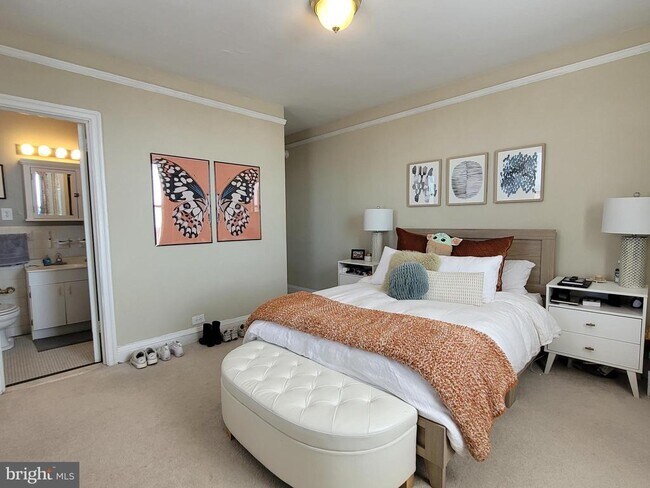 Building Photo - 2031 Locust St