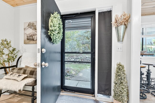 Building Photo - 401 Heritage Vlg