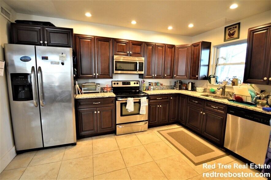 Building Photo - 90 Montebello Rd