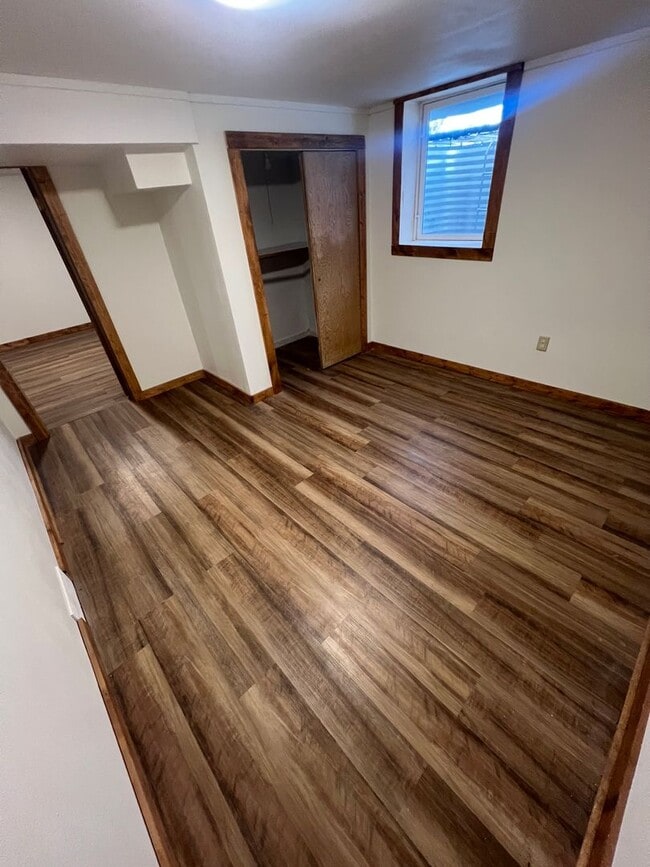 Building Photo - 20 W Melgaard Rd