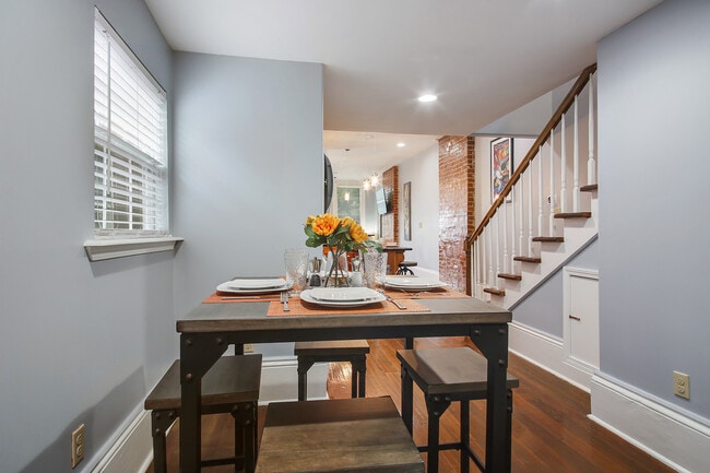 Building Photo - 2336 St Thomas St