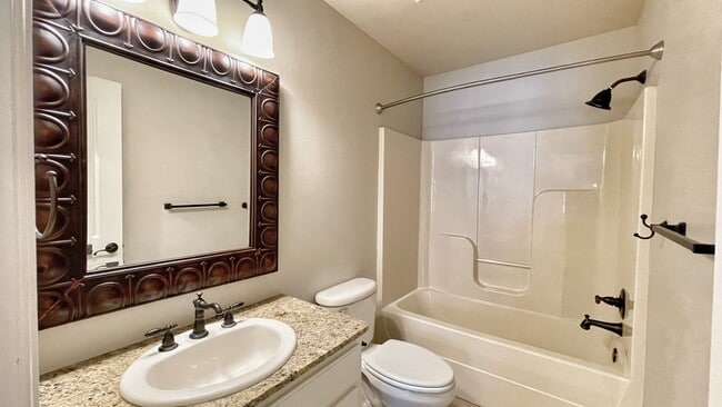 Building Photo - 1501 NE Greenbrier Ct