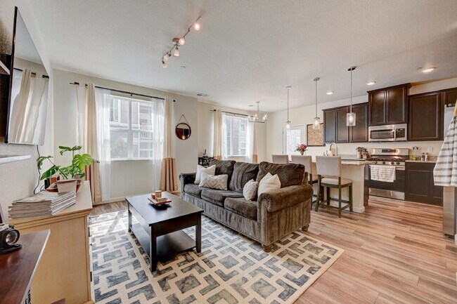 Building Photo - $2,415- 2 Bed, 2 Bath Ground Floor Condo w...