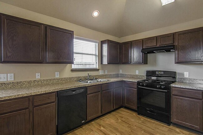 Building Photo - 5750 Kyle Cove Dr
