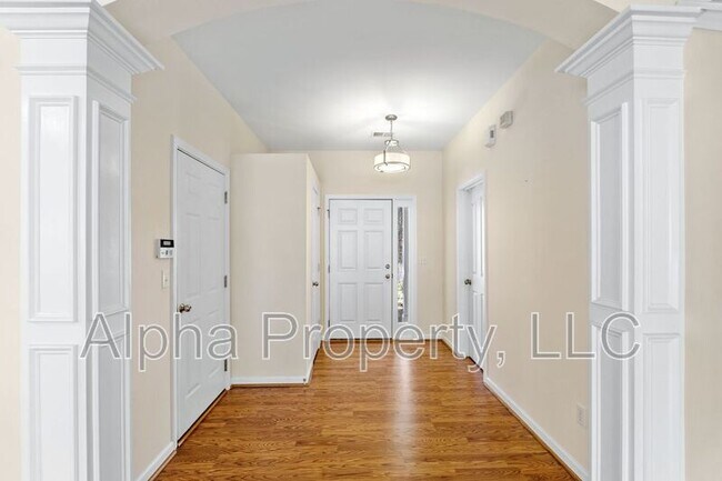 Building Photo - 14 Cork Dr