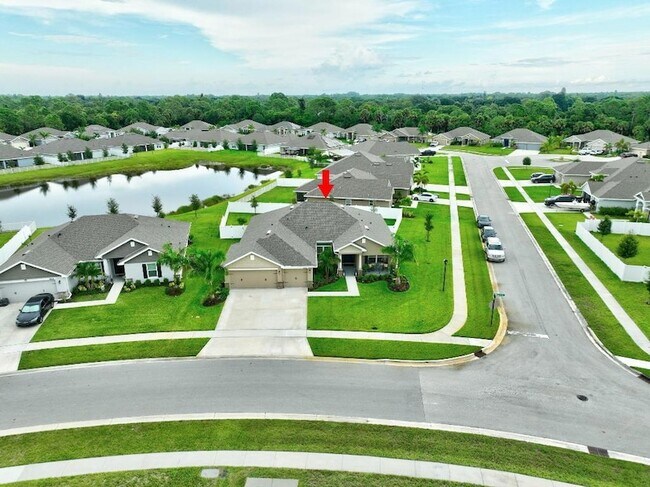 Building Photo - 8652 Waterstone Blvd