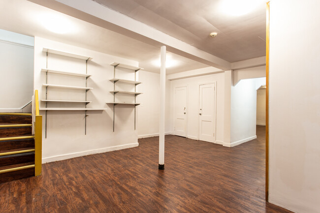 Building Photo - 88-14 65th Dr