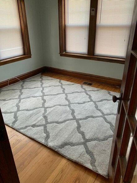 bedroom 2 - 5351 W Berteau Ave