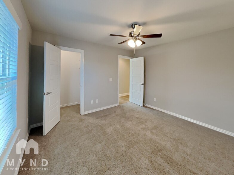 Building Photo - 5902 SW Teppee Ave