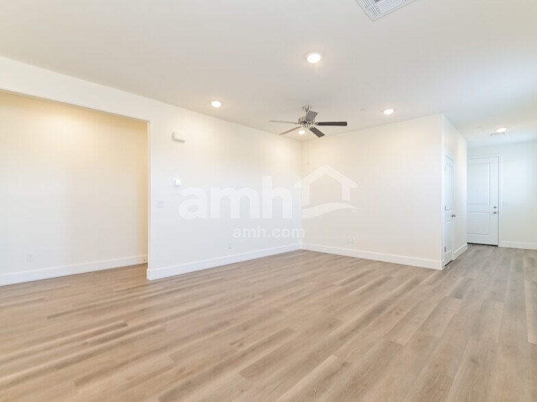 Building Photo - 541 Sacred Lotus Pl