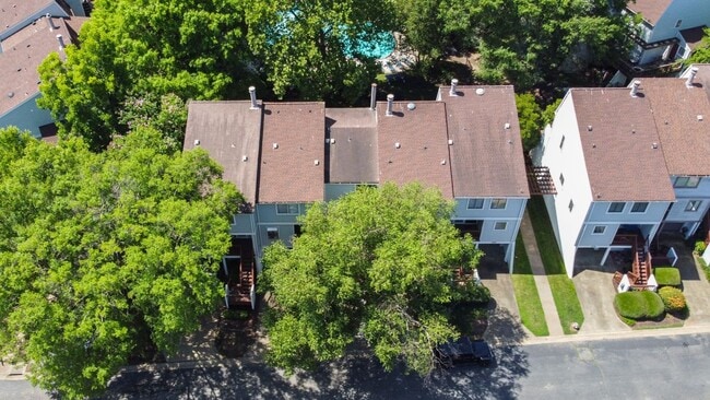 Building Photo - 233 Mill Point Dr